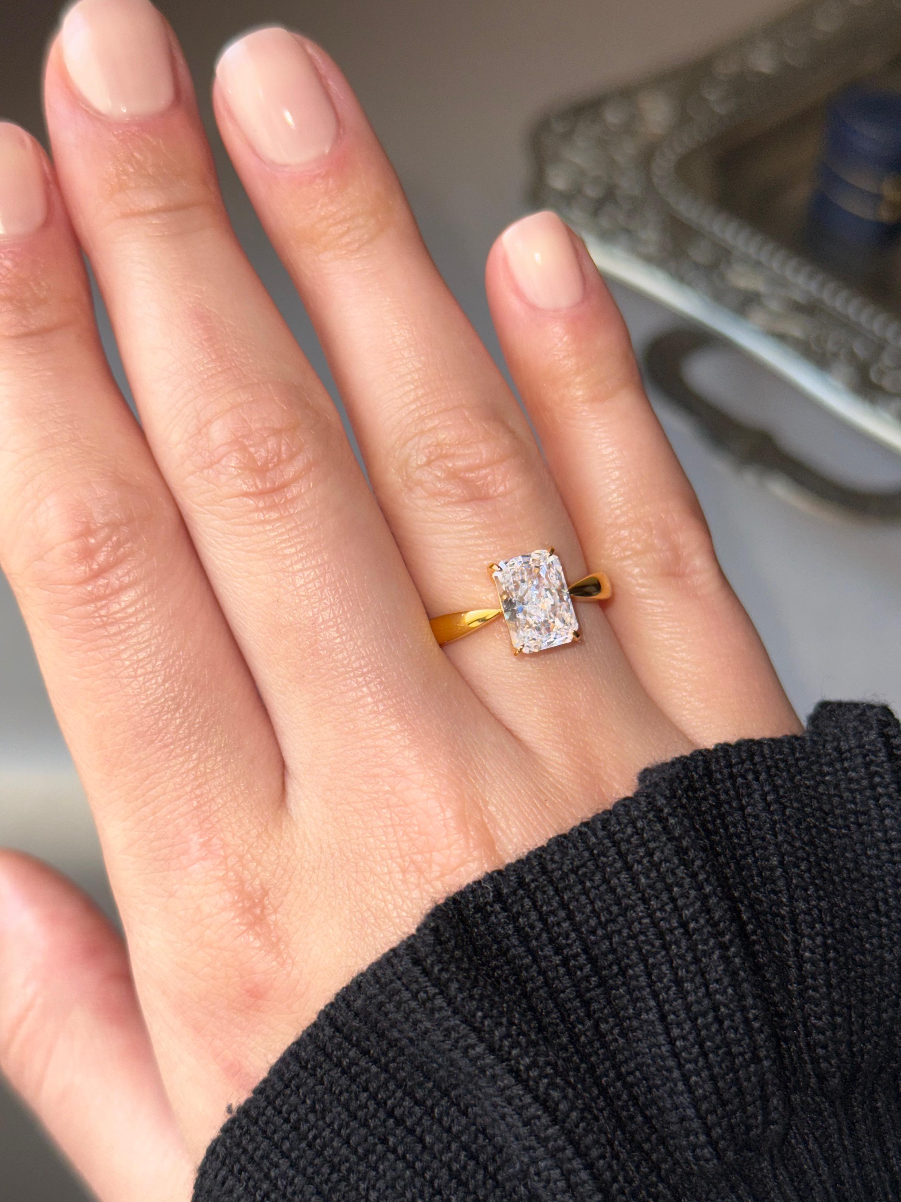 RADIANT CUT MOISSANITE RING