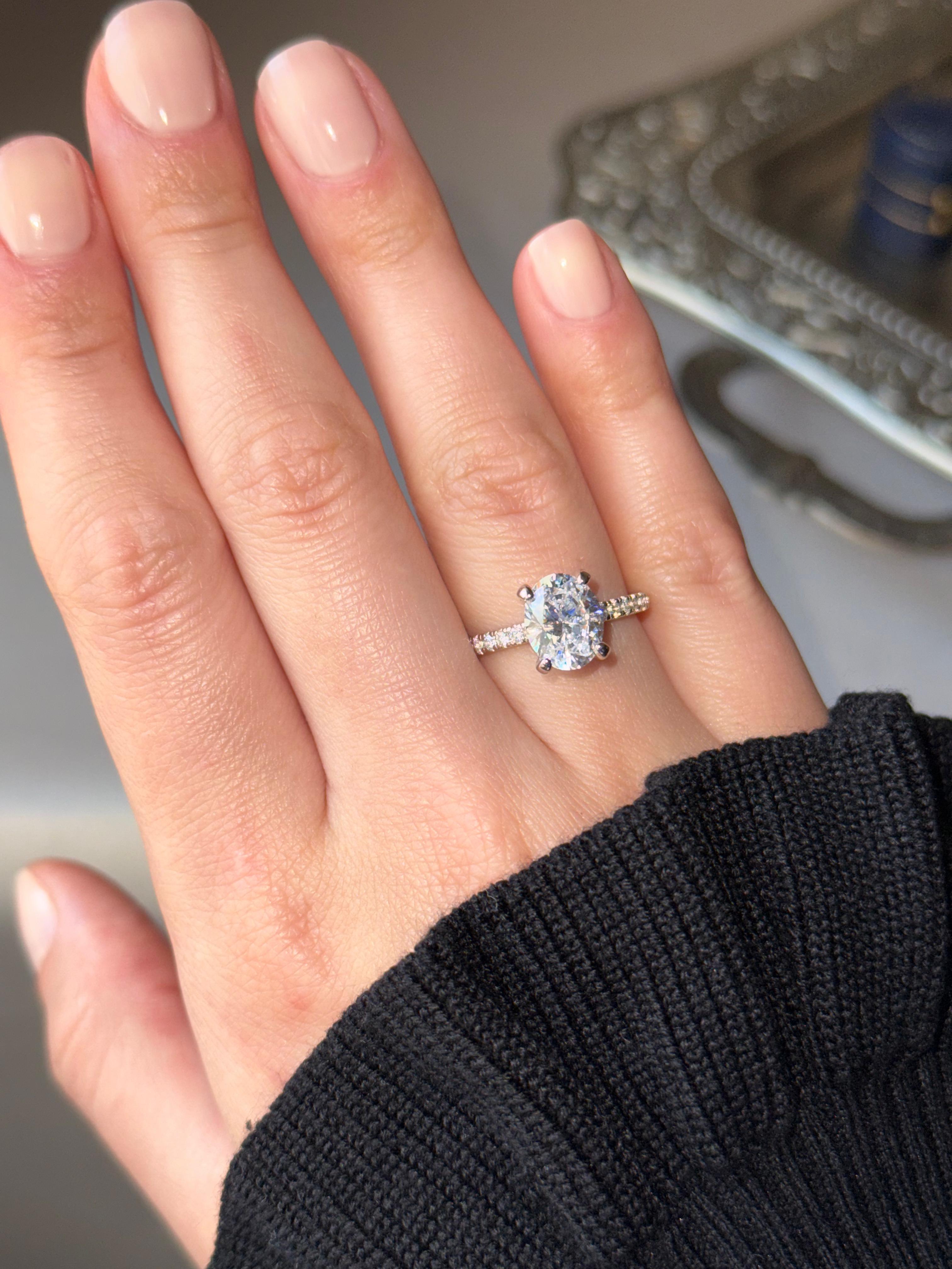 VINTAGE OVAL MOISSANITE PAVÉ BAND RING