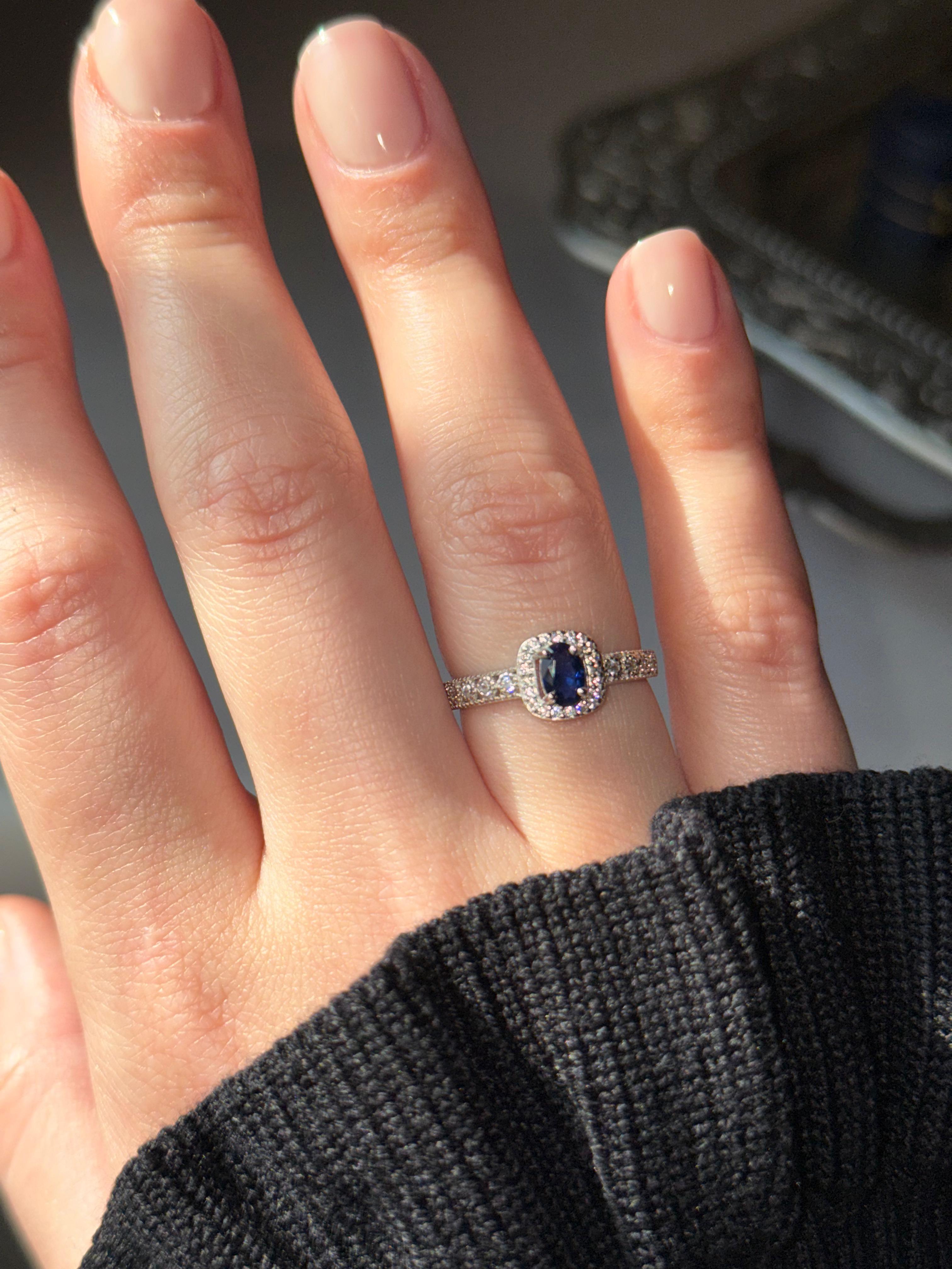 SAPPHIRE OVAL HALO PAVÉ RING